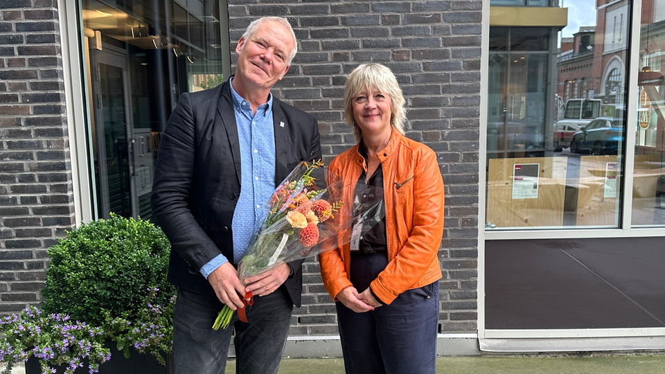 Kommunstyrelsens ordförande Peter Lindberg och Susann Cardell, näringslivsstrateg utanför Svenskt Näringslivs kontor.